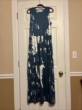 Sleeveless Teal and White Abstract Maxi Dress